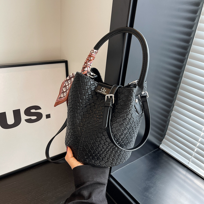 Handbag shoulder bag woven bucket bag - Image 5