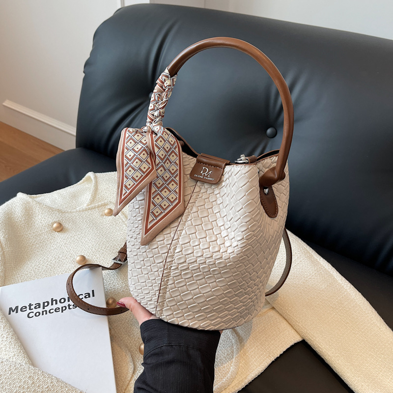 Handbag shoulder bag woven bucket bag - Image 6