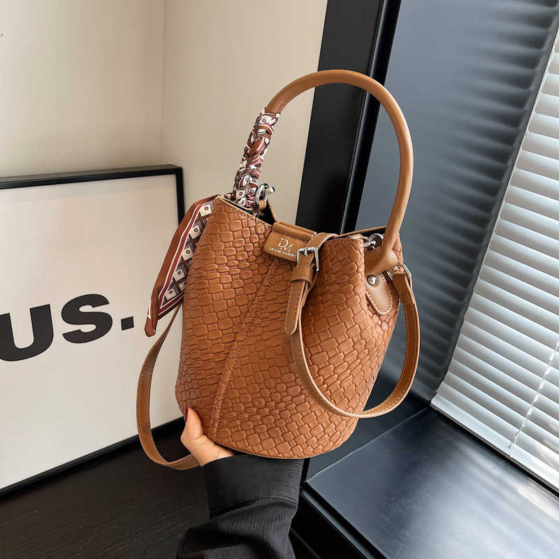 Handbag shoulder bag woven bucket bag - Image 8