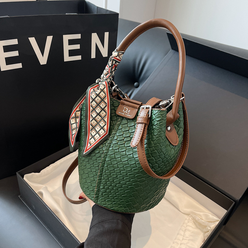 Handbag shoulder bag woven bucket bag - Image 7